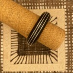 Gros bracelet ebene parcouru de fils d'argent massif