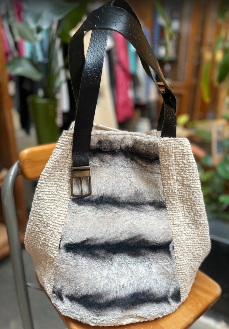 KINIKINI sac cabas XL bouclette fourrure – Image 3